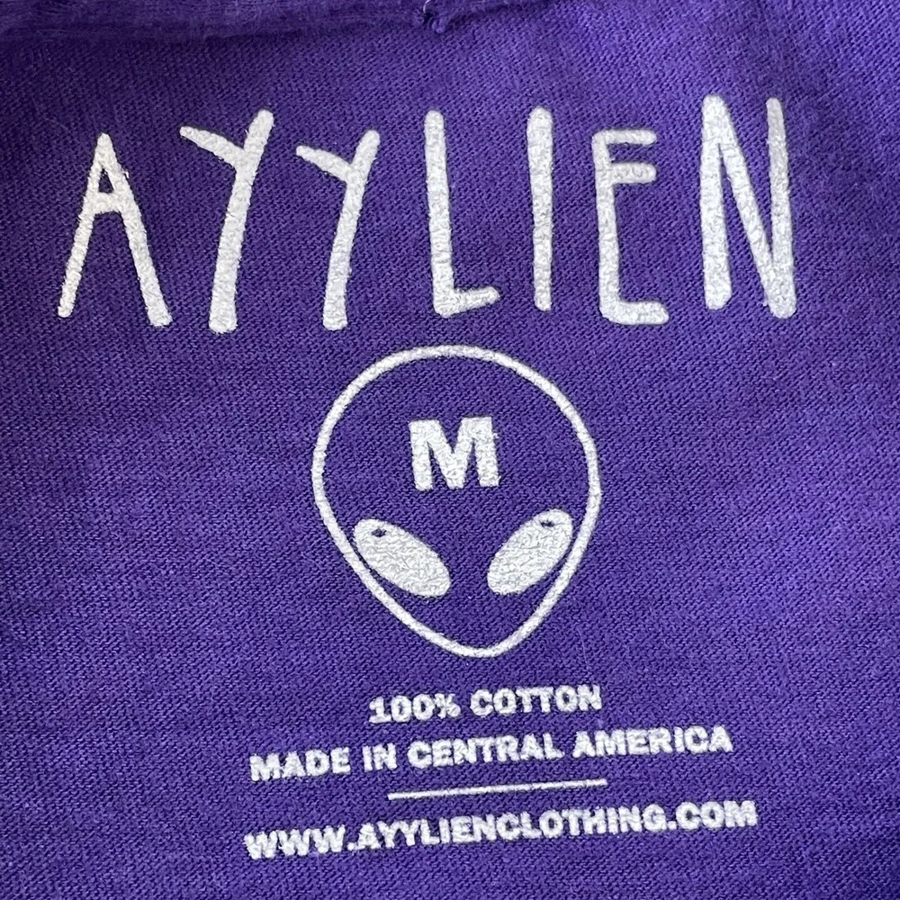 AYYLIEN Shirt Adult  Purple Alien Graphic Skateboard‎  Space Surfer Stoner Skate